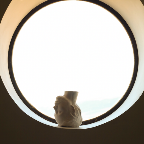 VASE UPSIDE DOWN